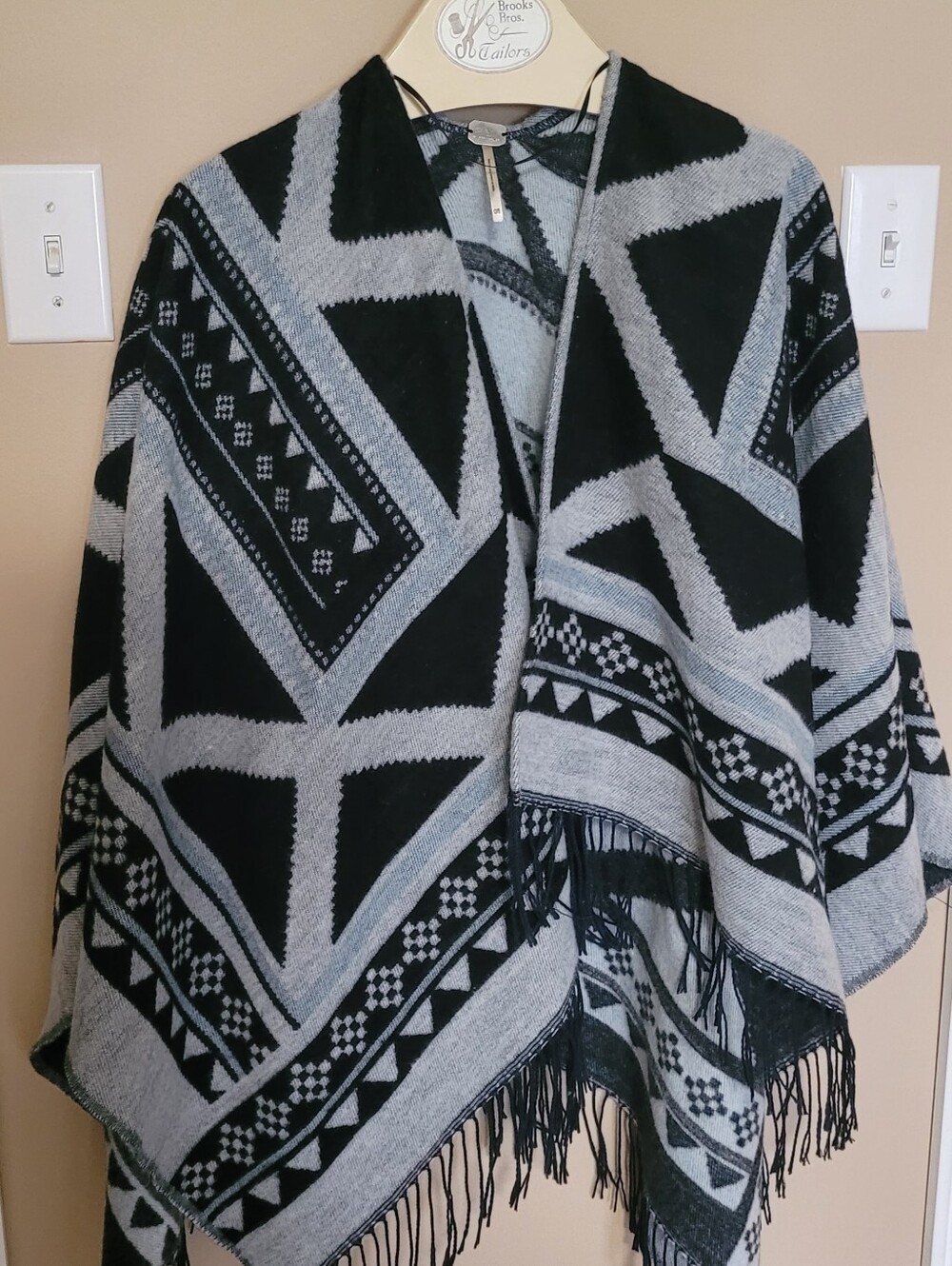 💜2 for $10💜 Bundle and save Harlow Geometric Fringe Poncho